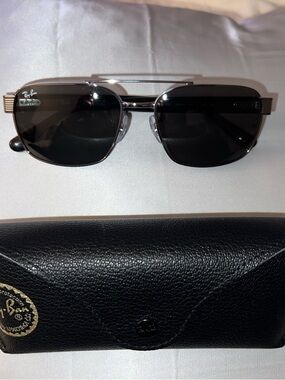 Ray-Ban Men's Silver Frame Sunglasses with Black Lenses